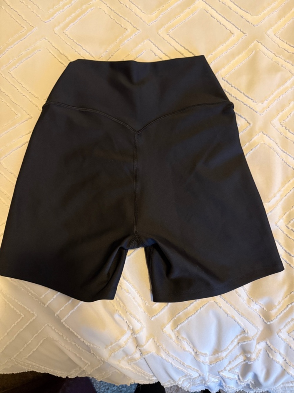 ALO Yoga 5” Airlift Energy Short - Picture 2 of 3